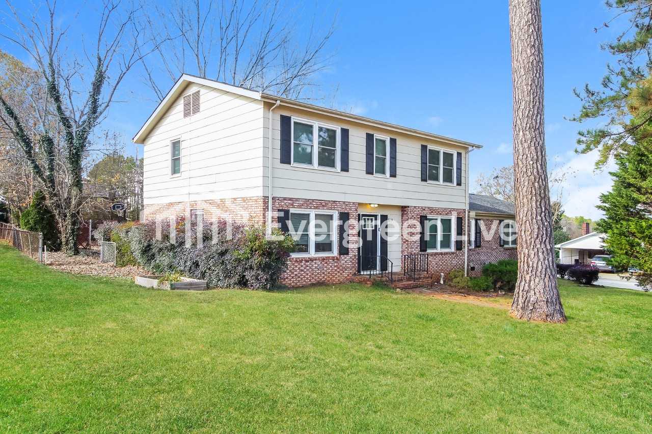 614 Pine Hill Drive - Photo 3 of 16