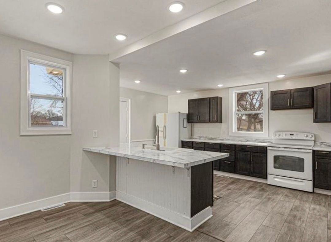 116 West 4th Street - Photo 2 of 12