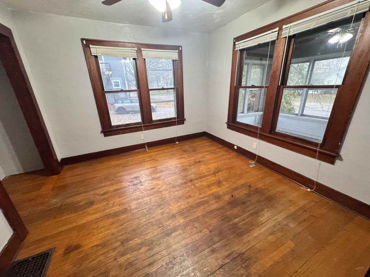 412 Taylor Ave - Photo 5 of 14