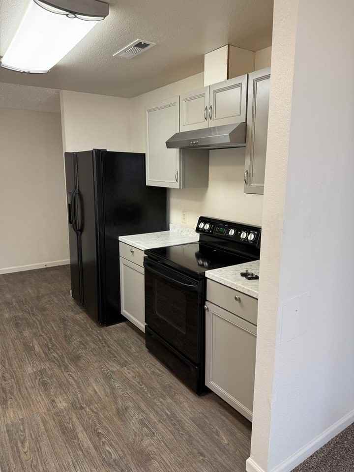 2629 Wyndham Ln - Photo 2 of 22