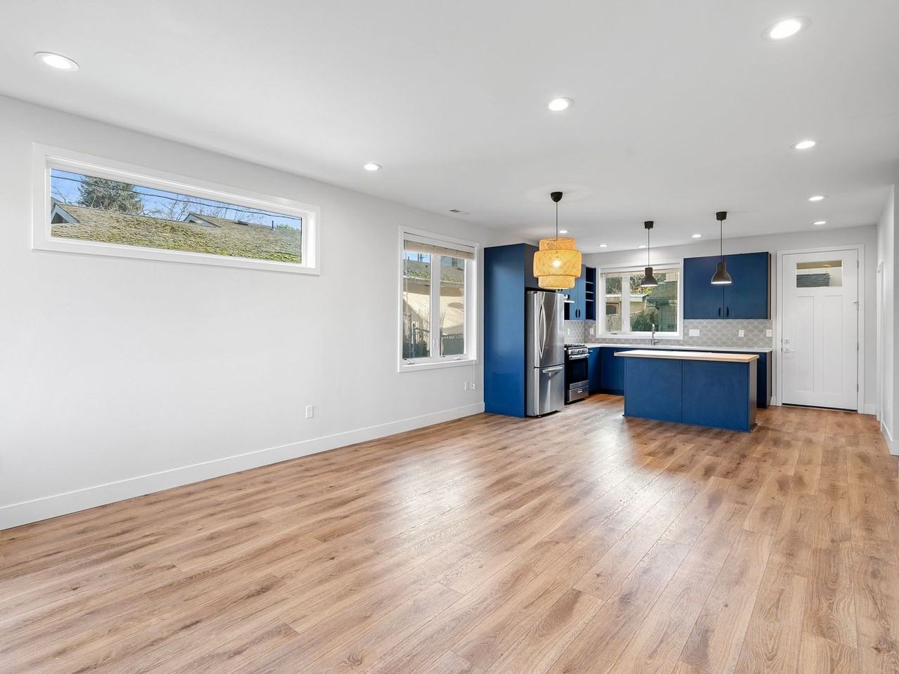 4810 Southeast Franklin Street - Photo 4 of 40