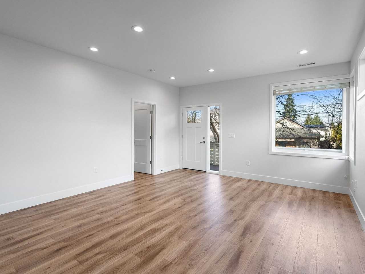 4810 Southeast Franklin Street - Photo 5 of 40