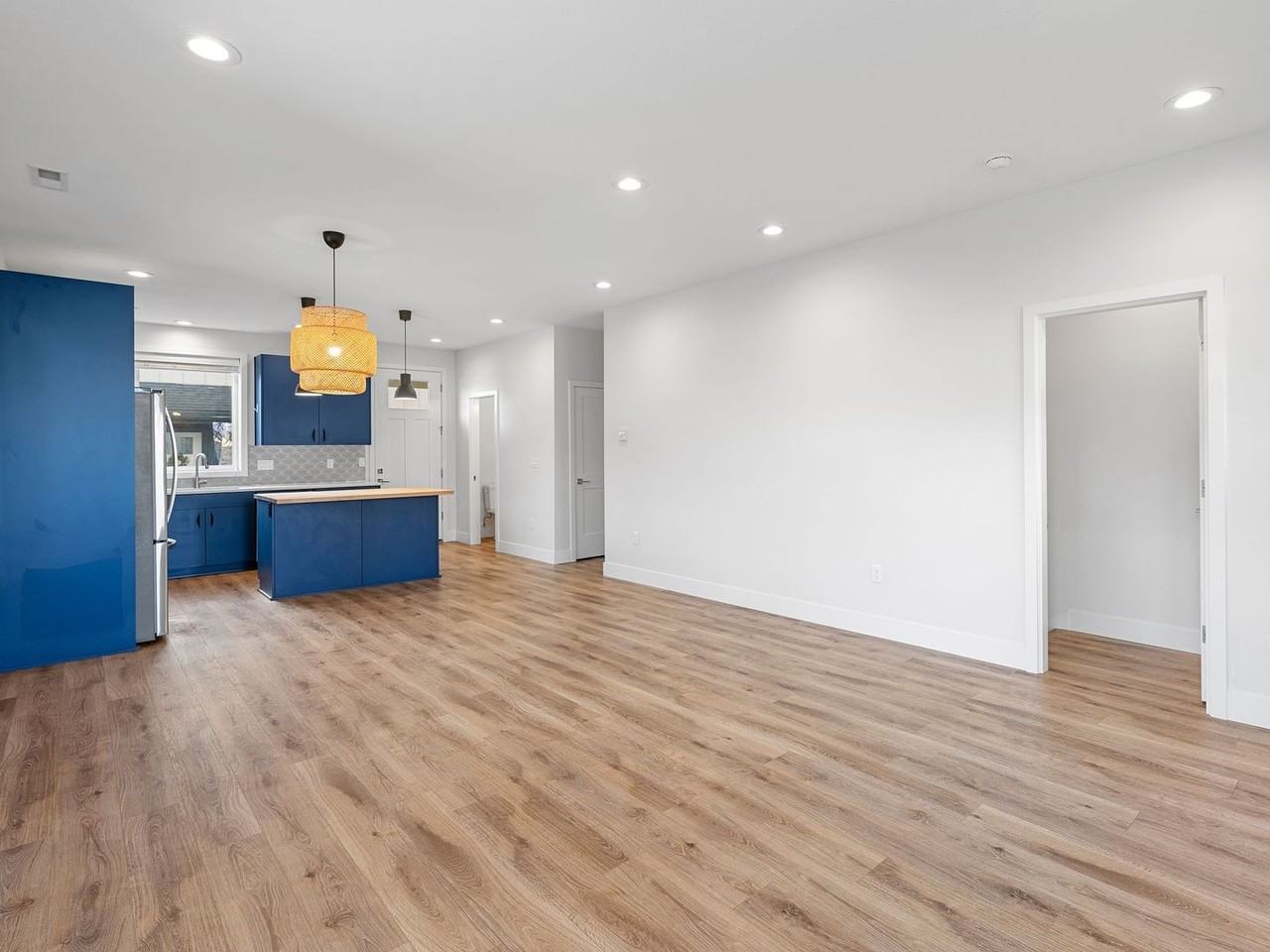 4810 Southeast Franklin Street - Photo 6 of 40