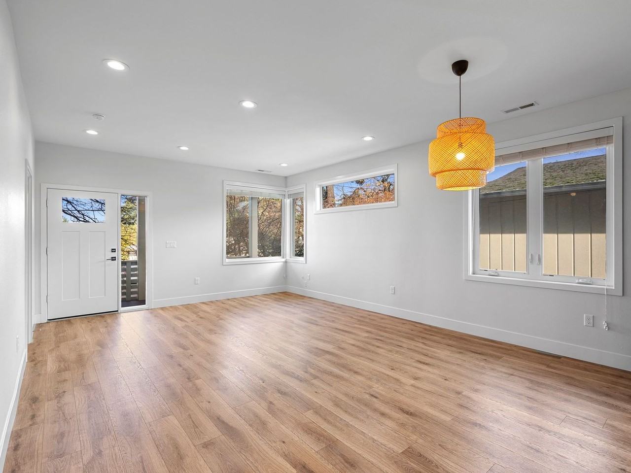 4810 Southeast Franklin Street - Photo 7 of 40