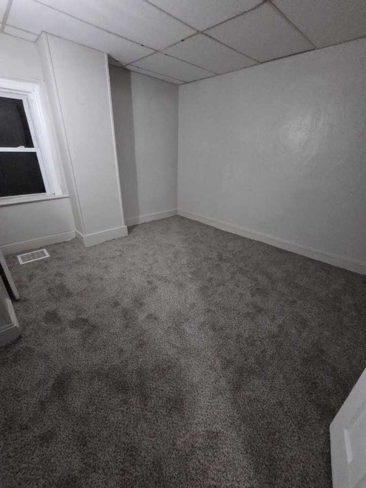 220 Furman Street - Photo 4 of 12