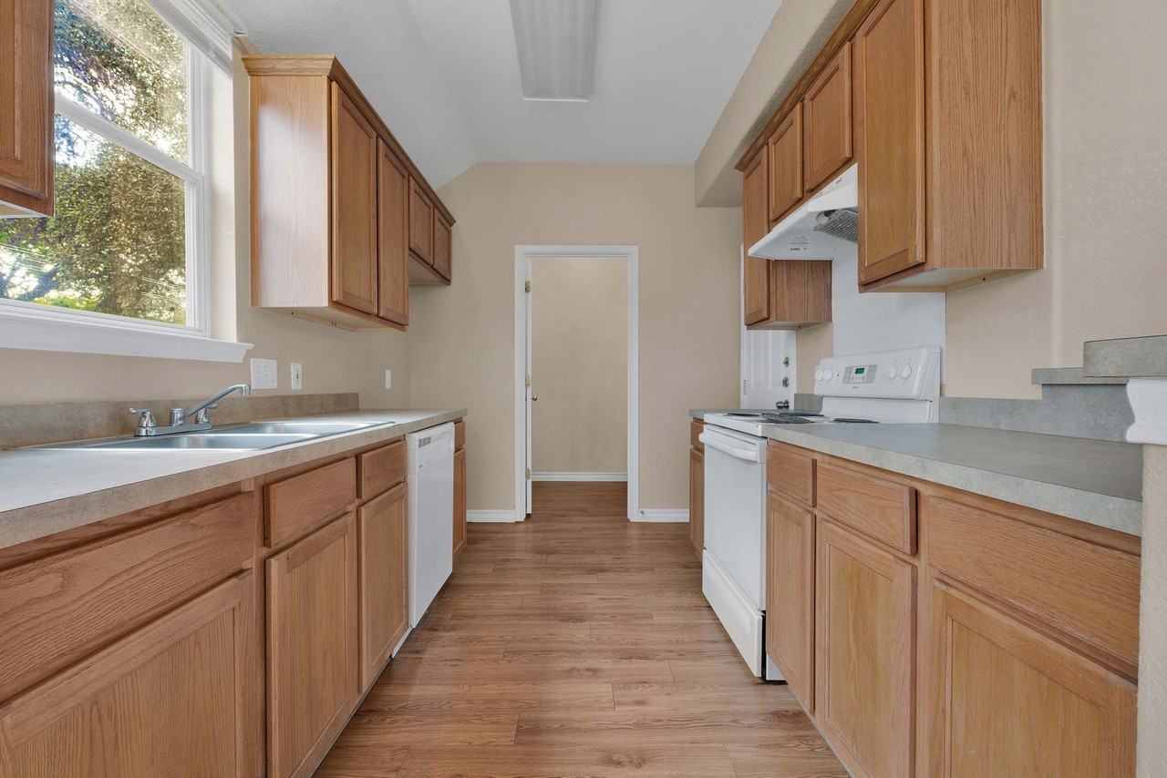 8002 Santa Catalina - Photo 3 of 20