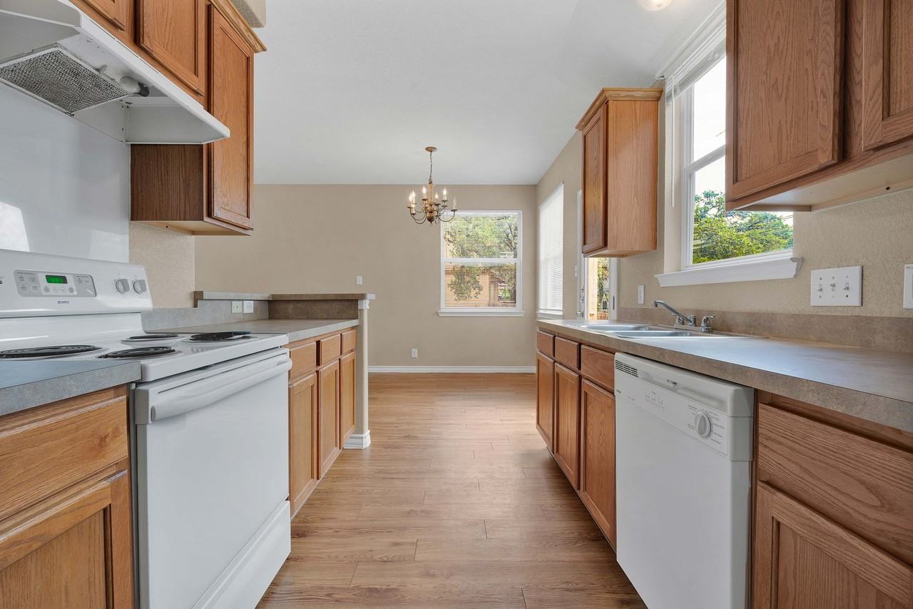 8002 Santa Catalina - Photo 4 of 20