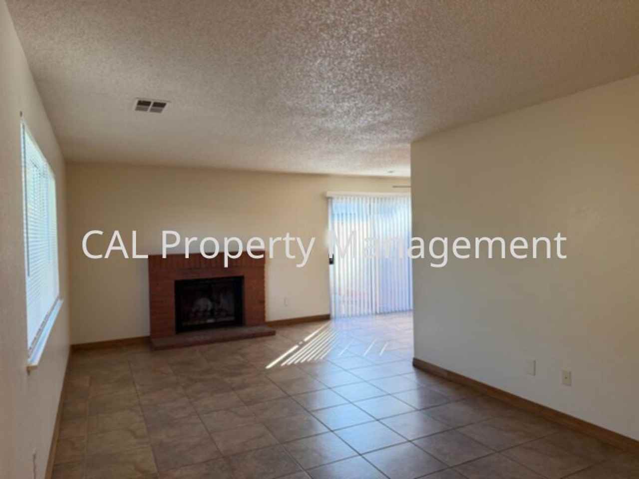 1831 Cherokee Dr - Photo 2 of 12