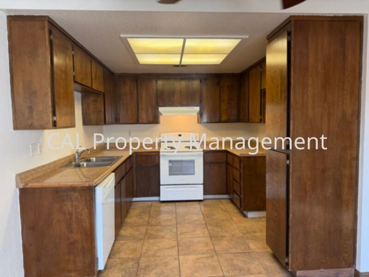 1831 Cherokee Dr - Photo 3 of 12