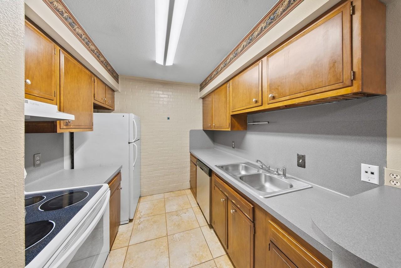 2100 College Drive - Photo 2 of 8