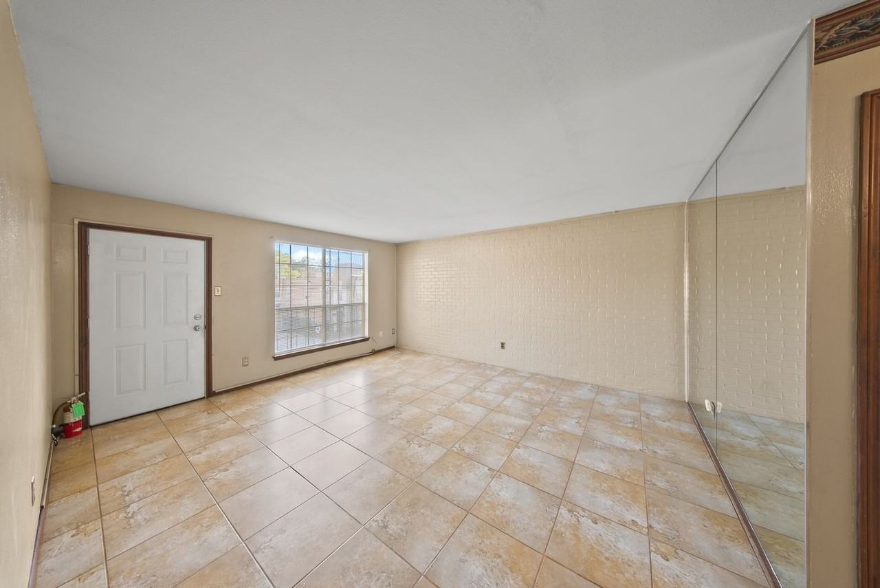 2100 College Drive - Photo 5 of 8