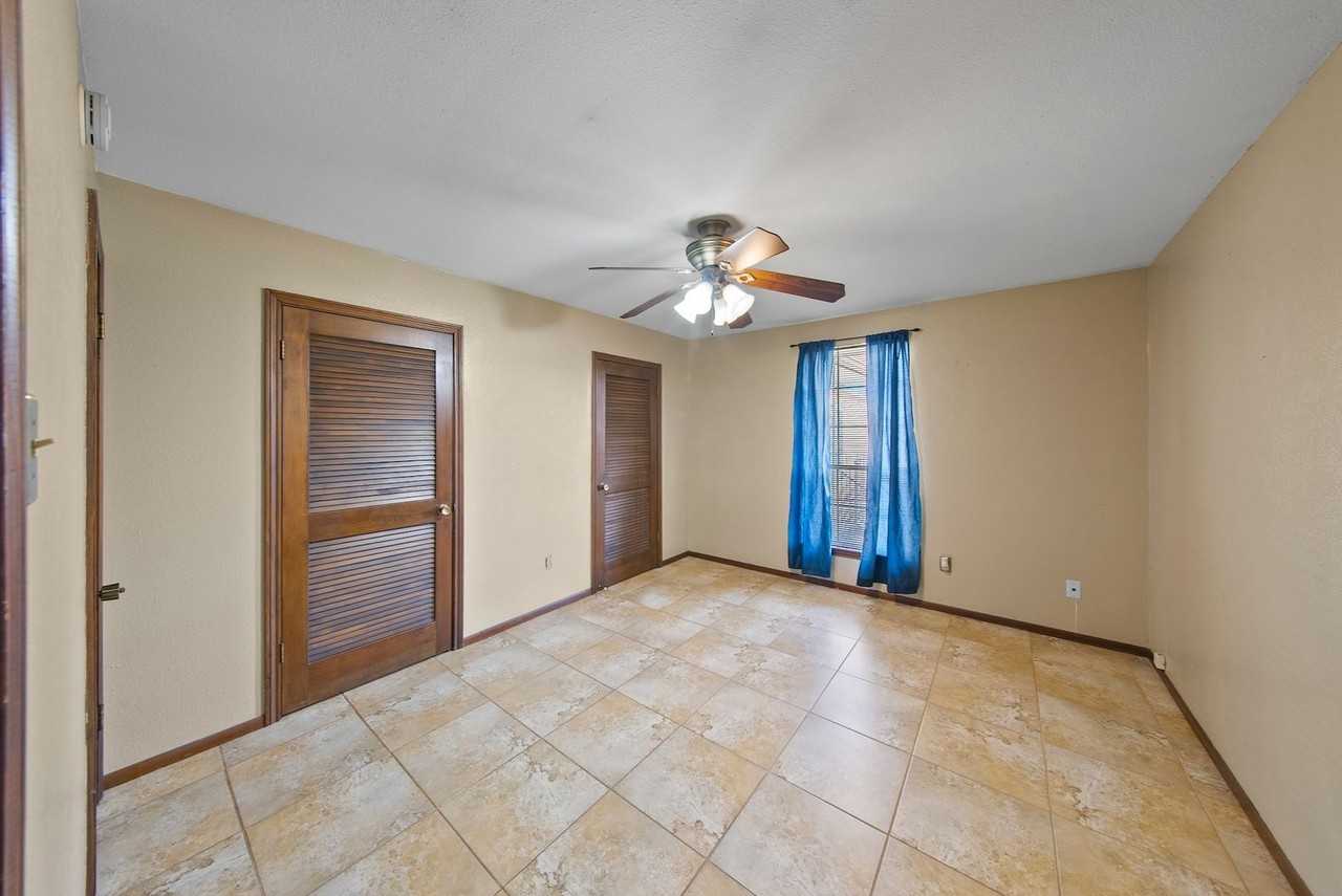 2100 College Drive - Photo 7 of 8