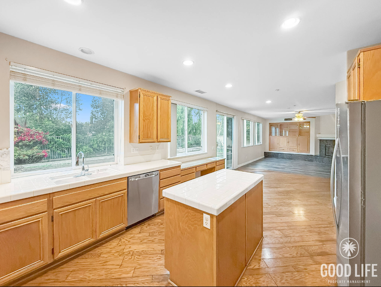 1872 Autumn Ln - Photo 2 of 28