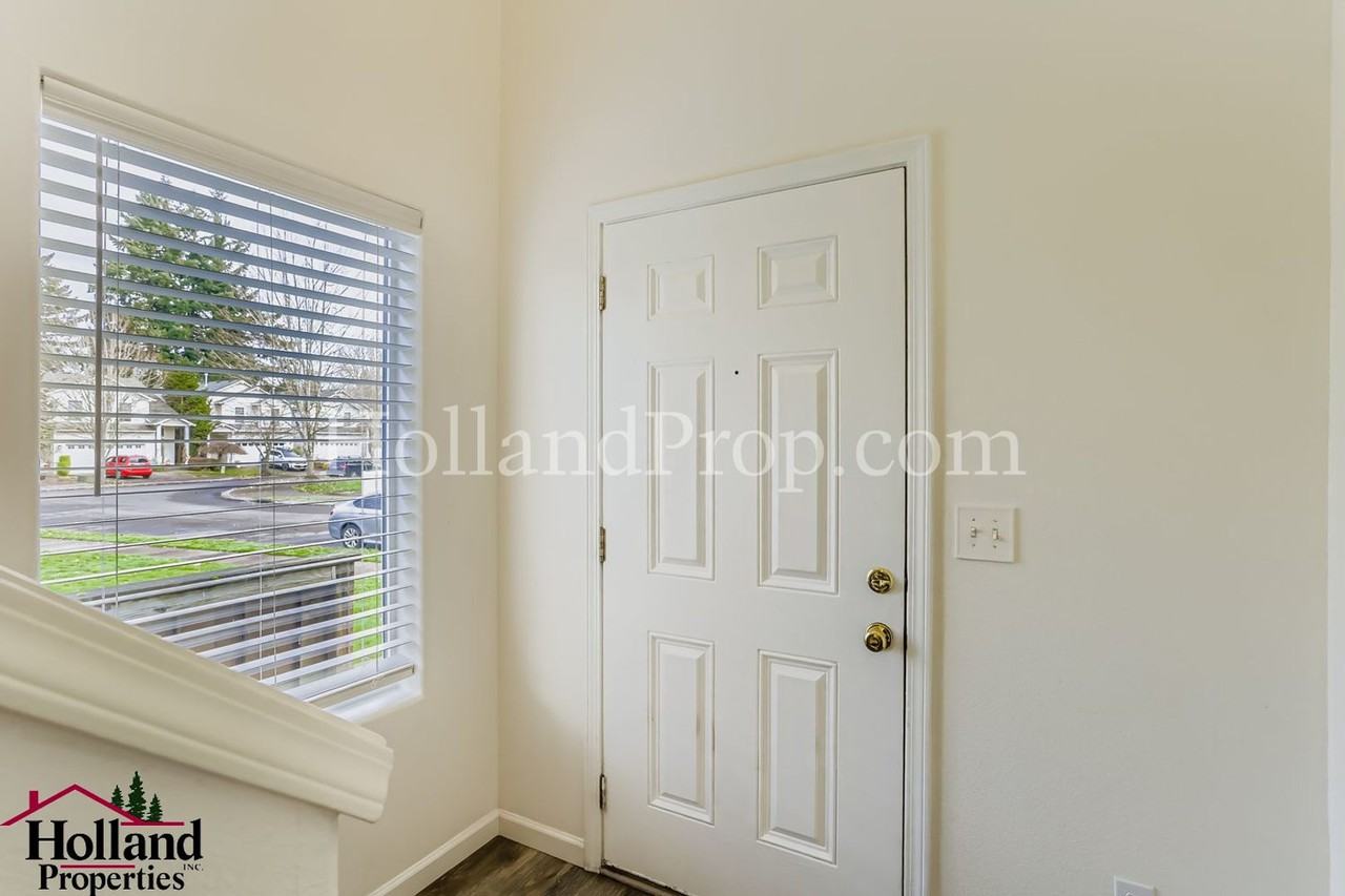 5269 Ne Schoeler Cir - Photo 2 of 25