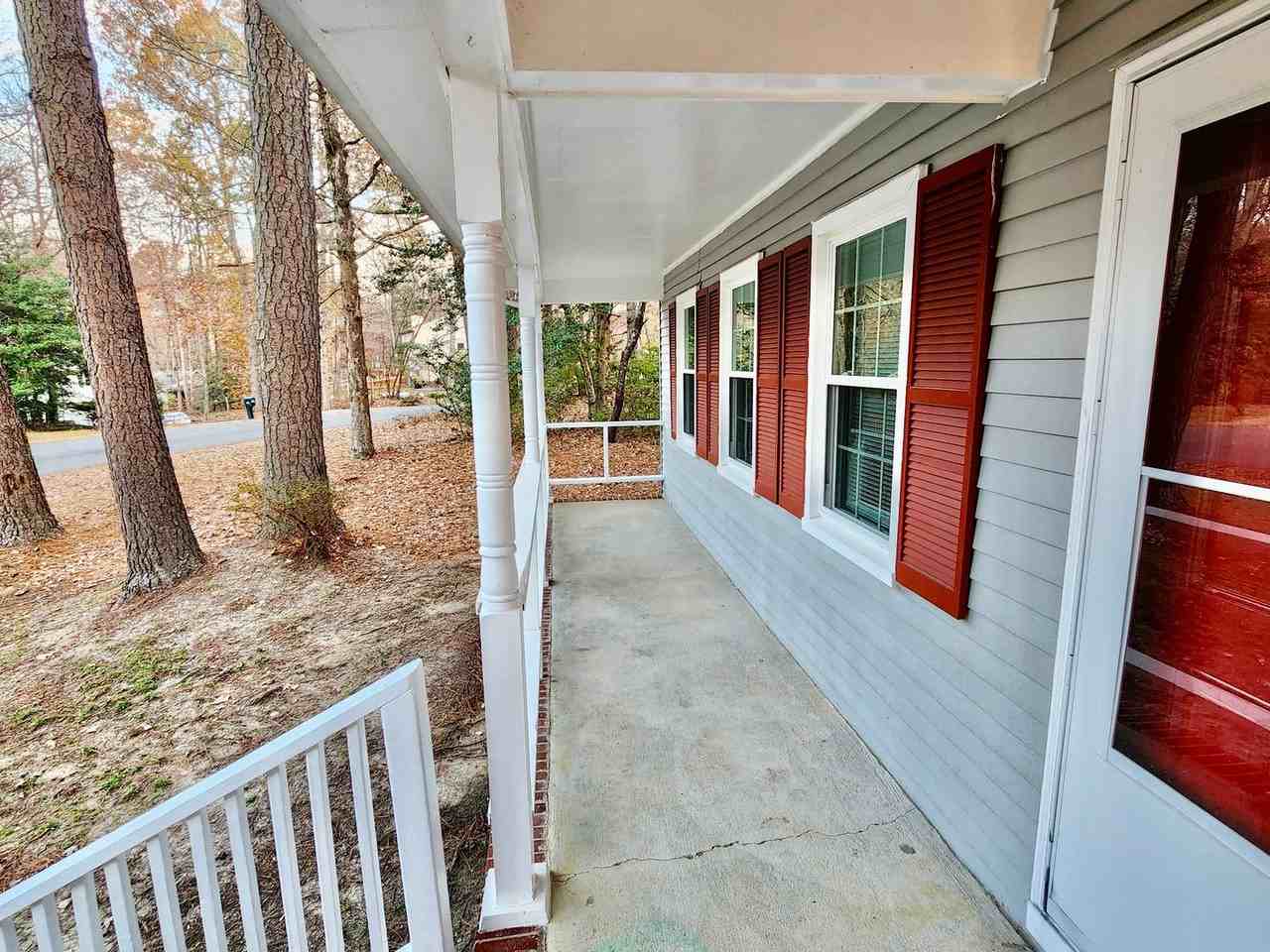 102 Chapel Hill Ln - Photo 2 of 18