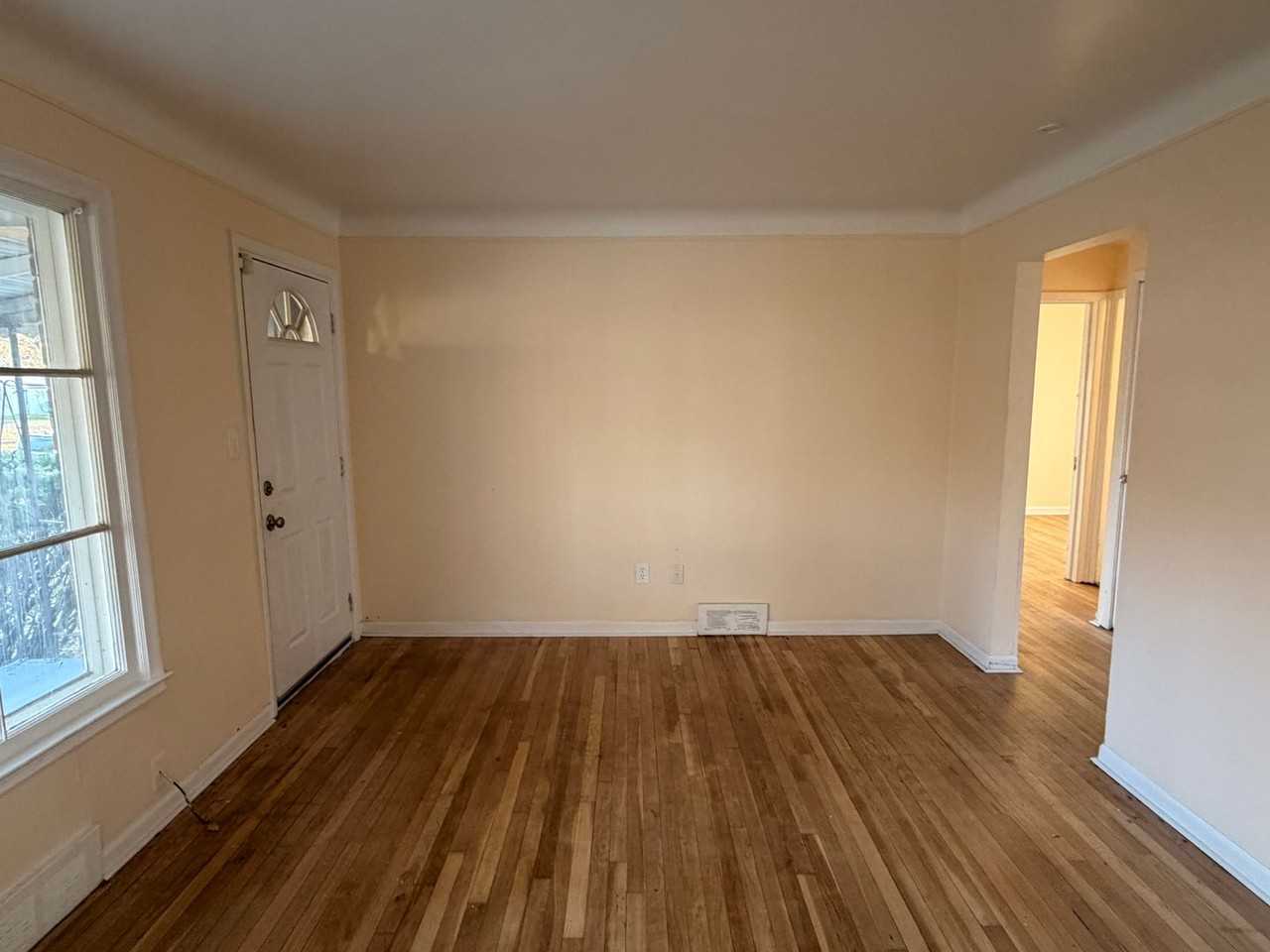 16121 W Parkway St - Photo 3 of 11