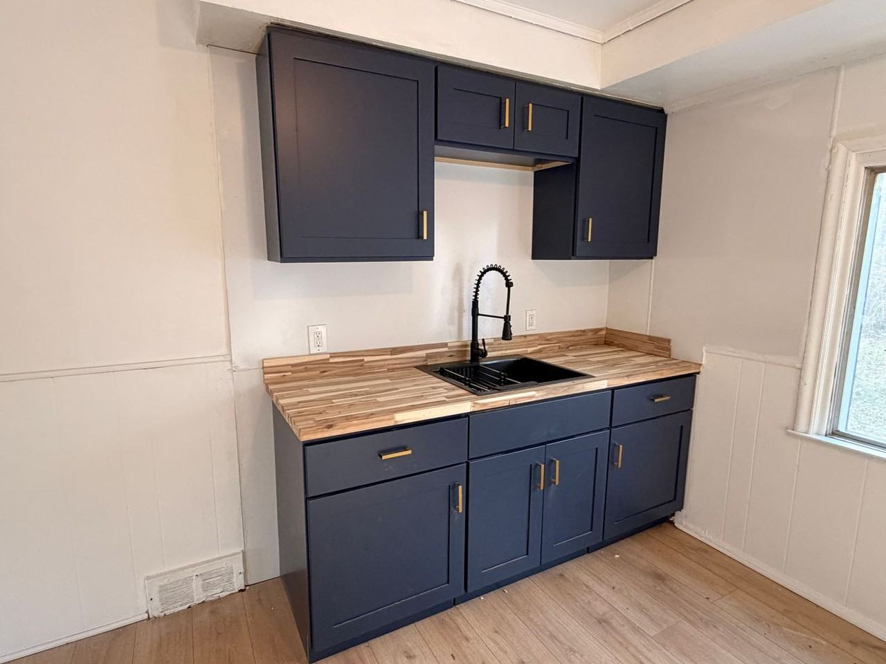 16121 W Parkway St - Photo 6 of 11