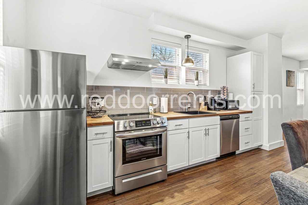 1619 North Tacoma Avenue - Photo 5 of 29