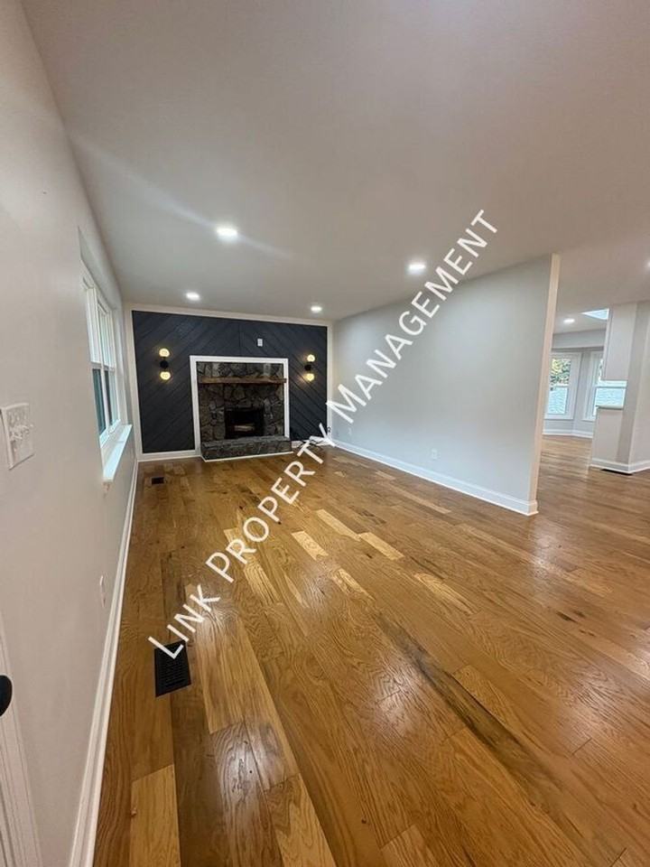 3235 Haywood Ave - Photo 3 of 50