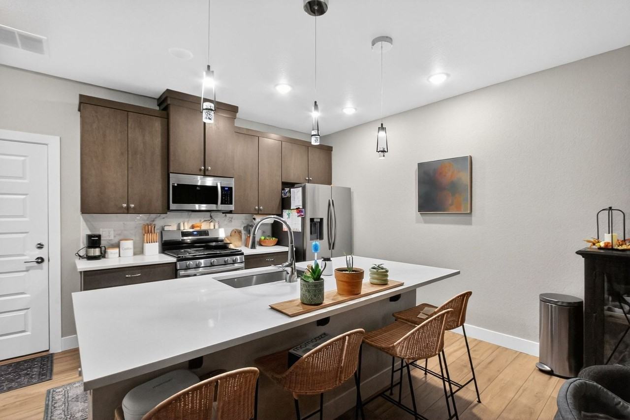 16370 Alzere Pl - Photo 4 of 36