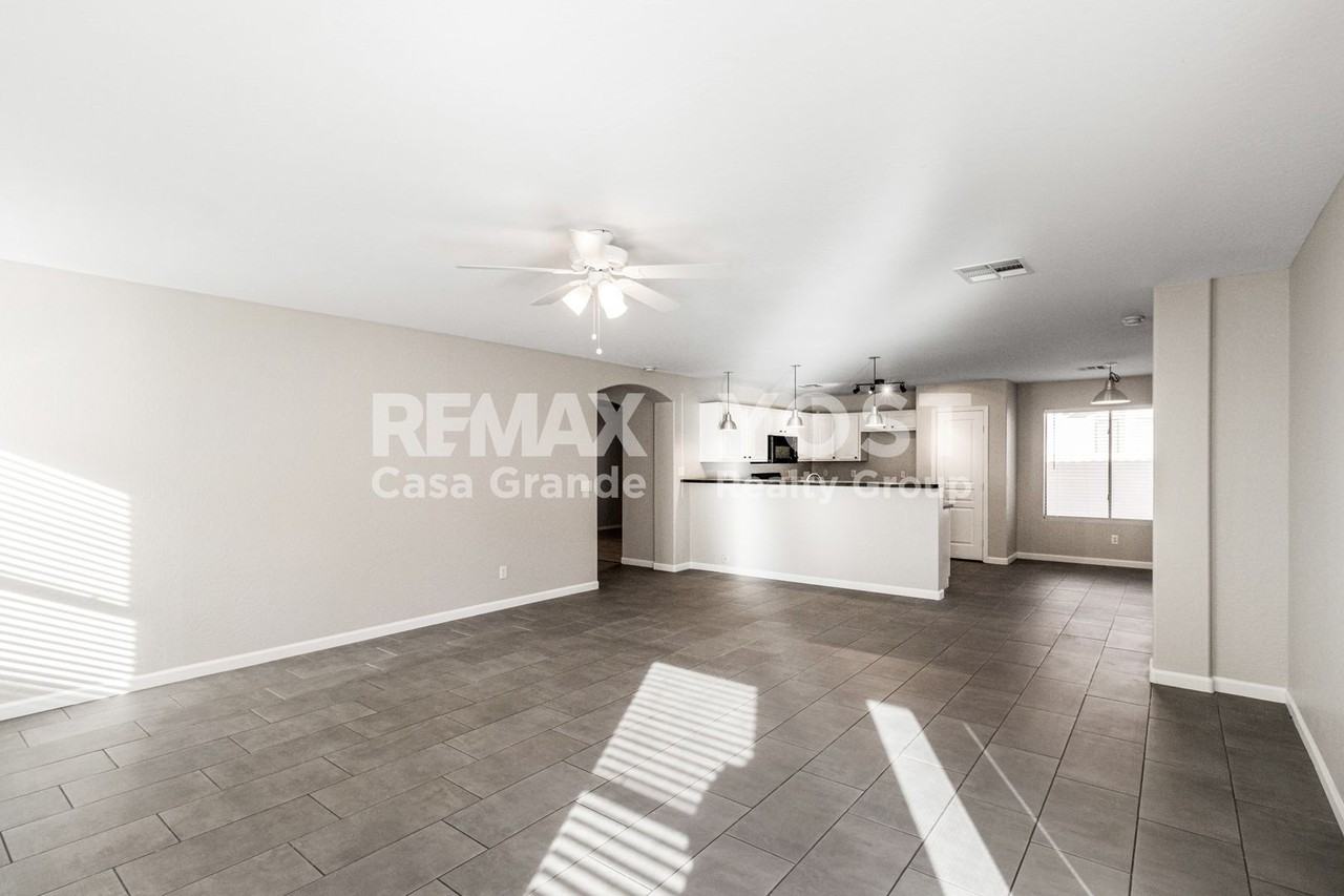 1579 E Gabrilla Dr - Photo 3 of 16