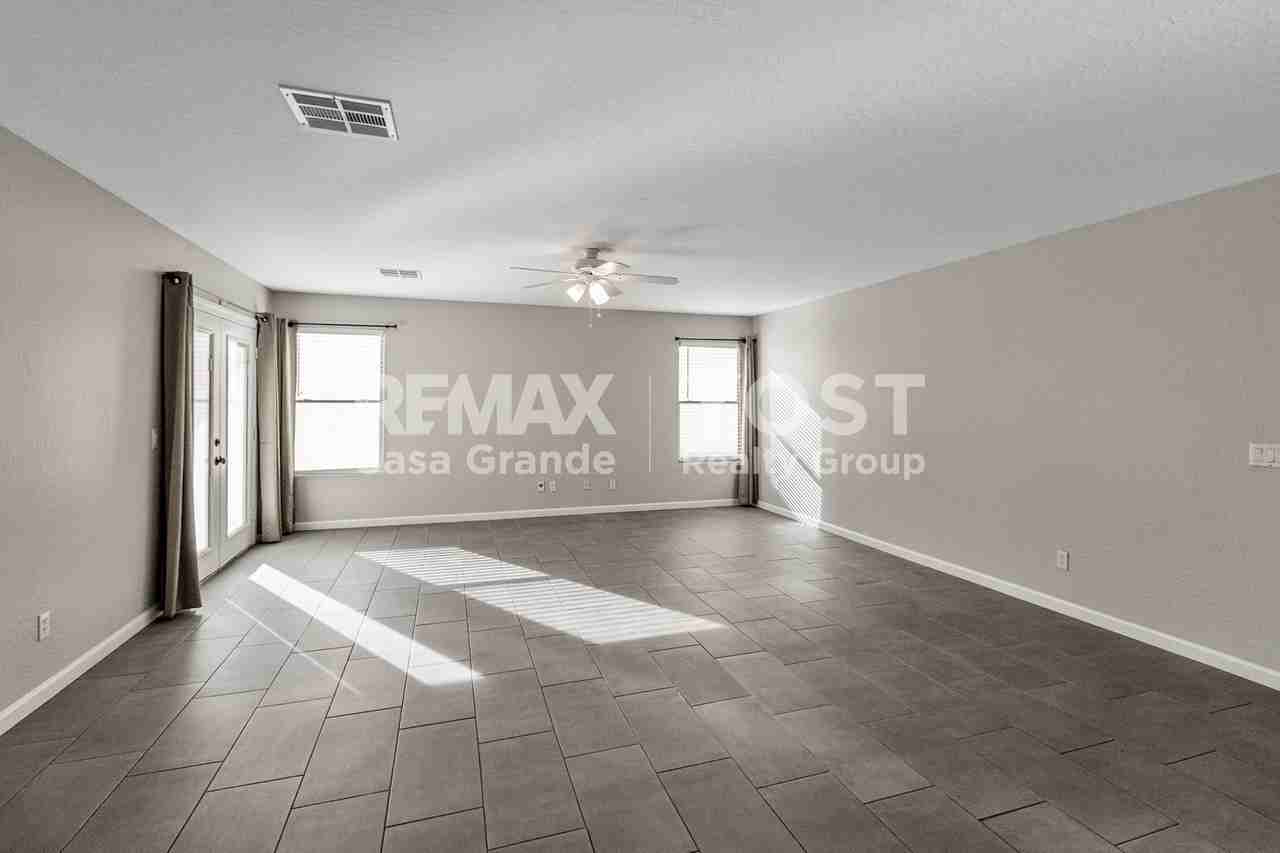 1579 E Gabrilla Dr - Photo 4 of 16