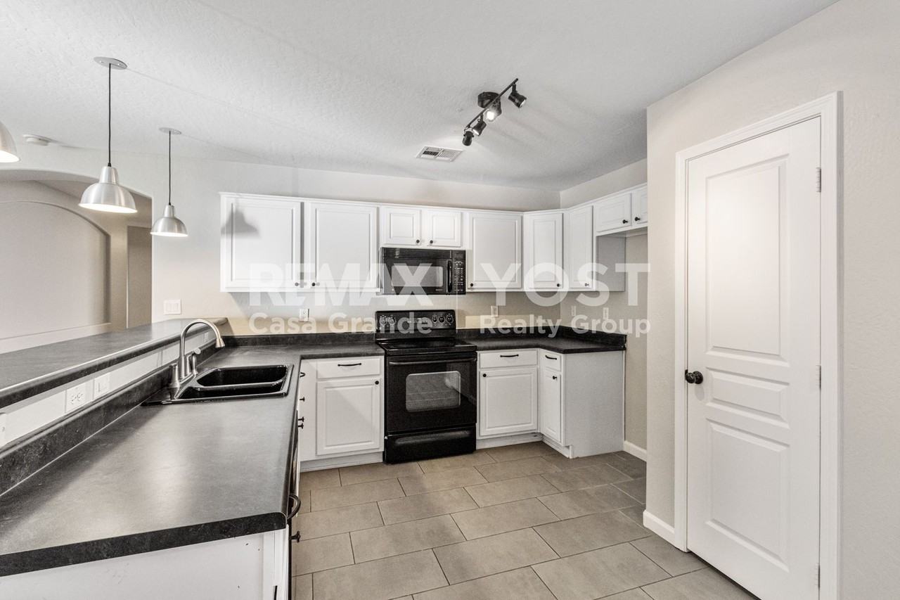 1579 E Gabrilla Dr - Photo 6 of 16