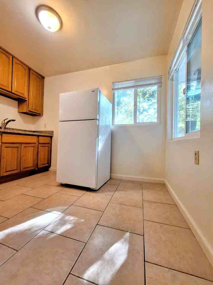 565 S 11th St #1 - Photo 2 of 19