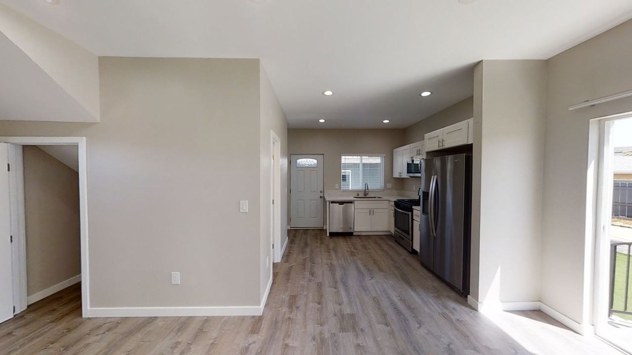 5262 Tipton St - Photo 2 of 19