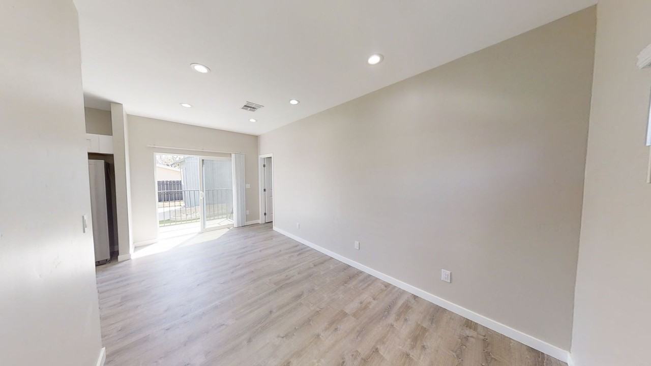 5262 Tipton St - Photo 6 of 19