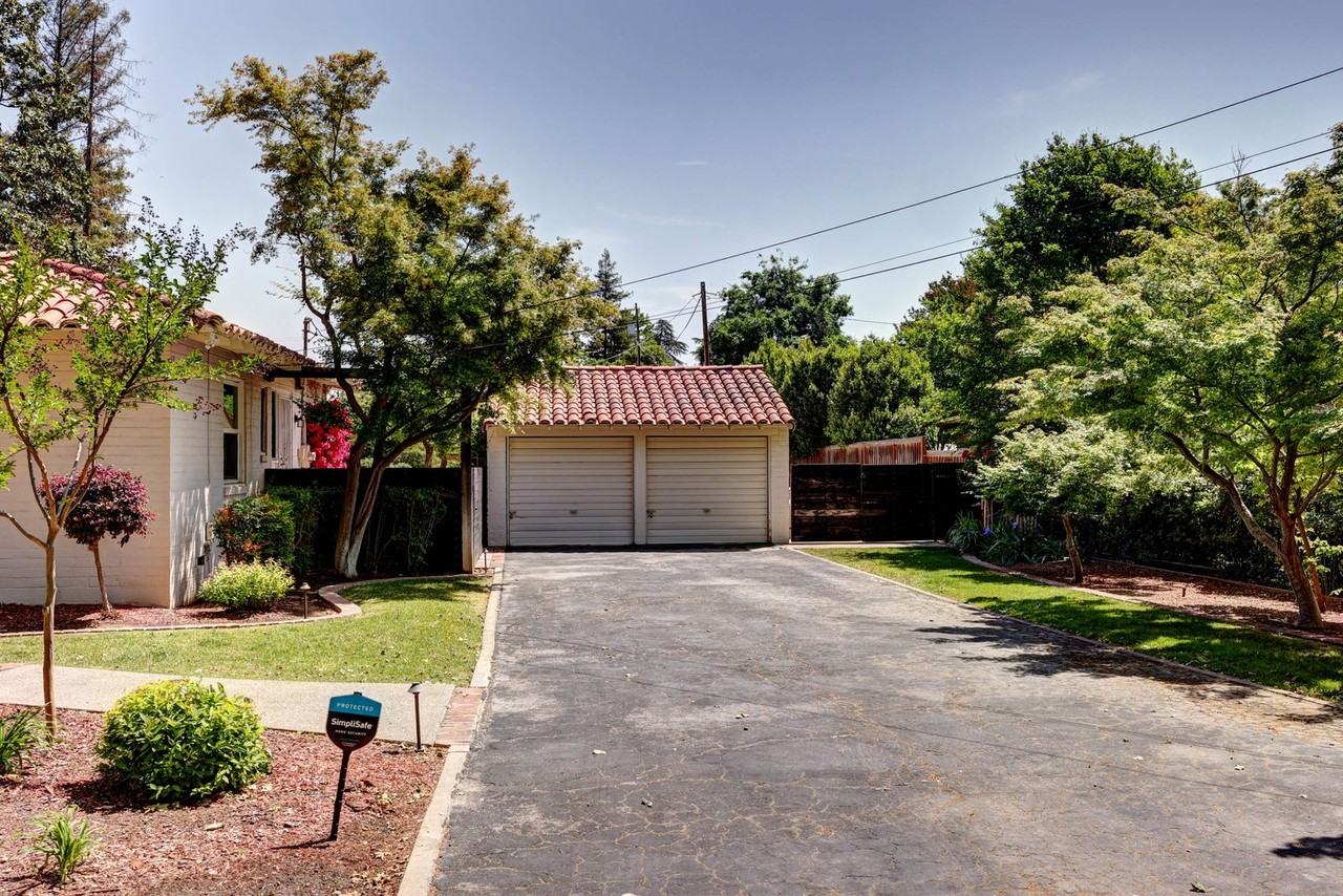 4530 North Wilson Avenue - Photo 3 of 11