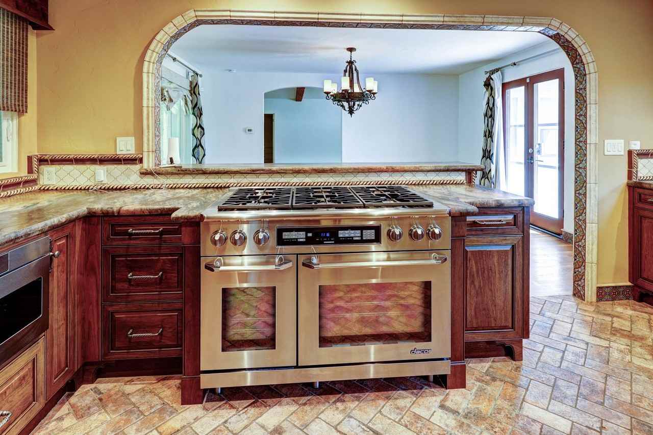 4530 North Wilson Avenue - Photo 4 of 11