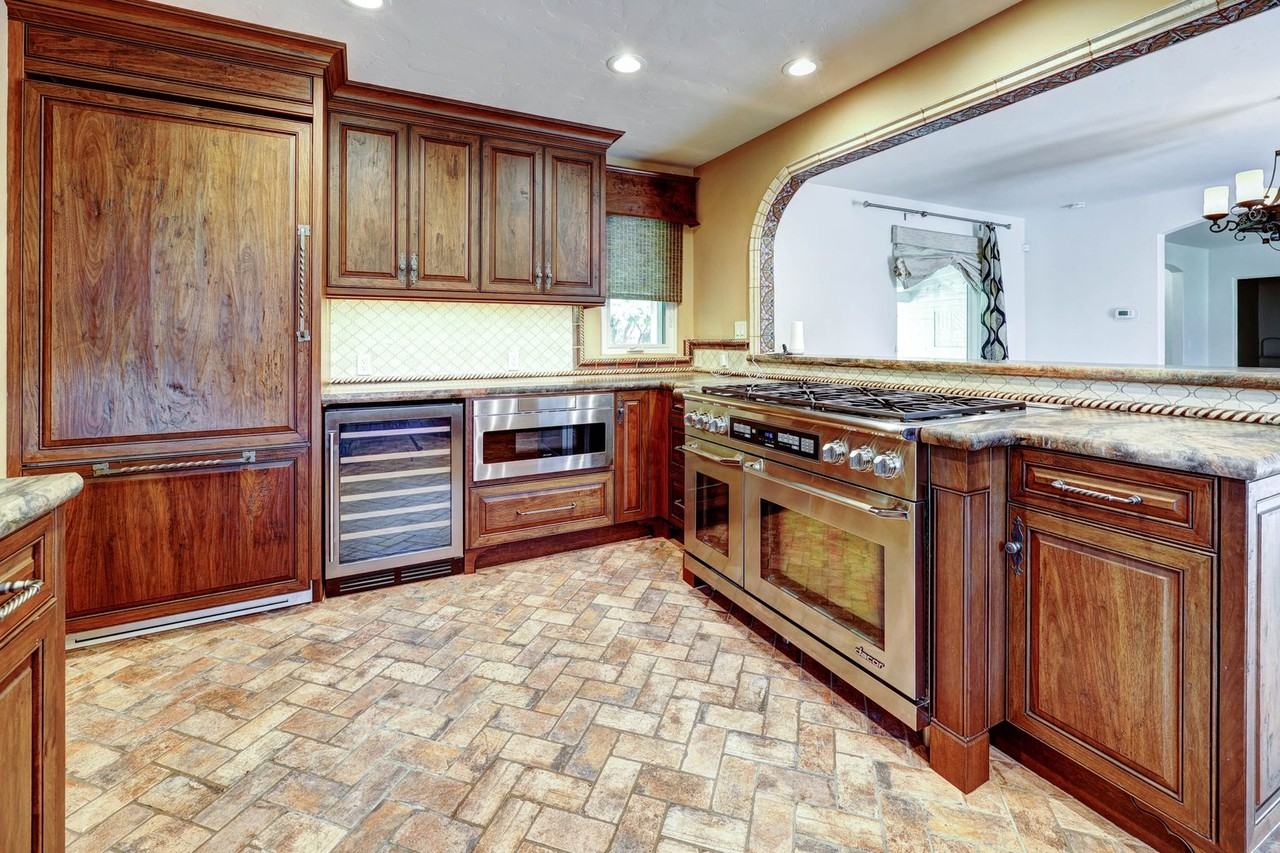 4530 North Wilson Avenue - Photo 5 of 11