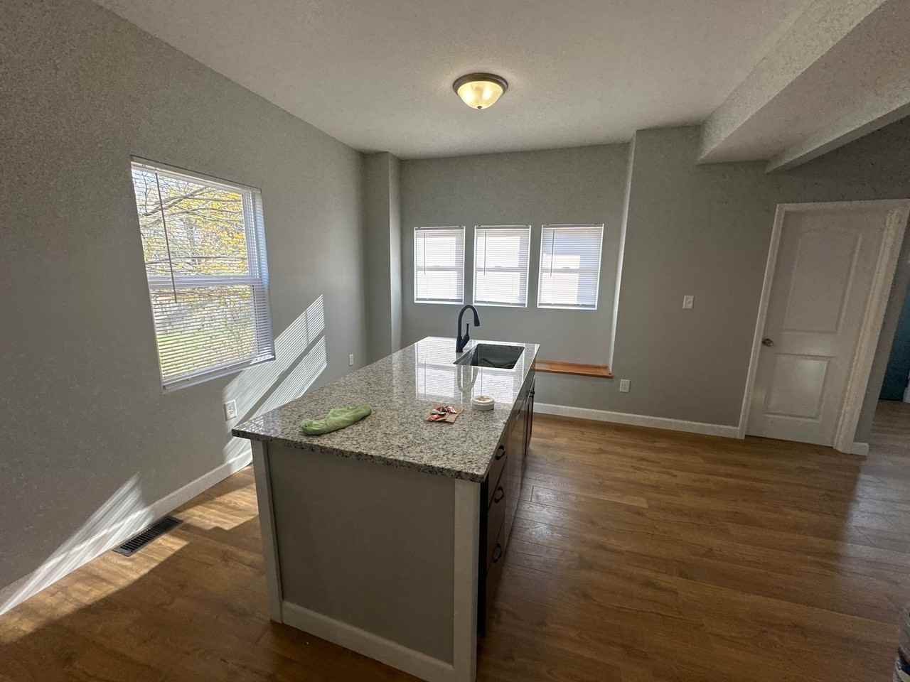 459 E Oakland Ave - Photo 3 of 18