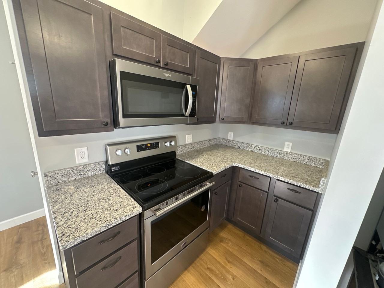 459 E Oakland Ave - Photo 6 of 18