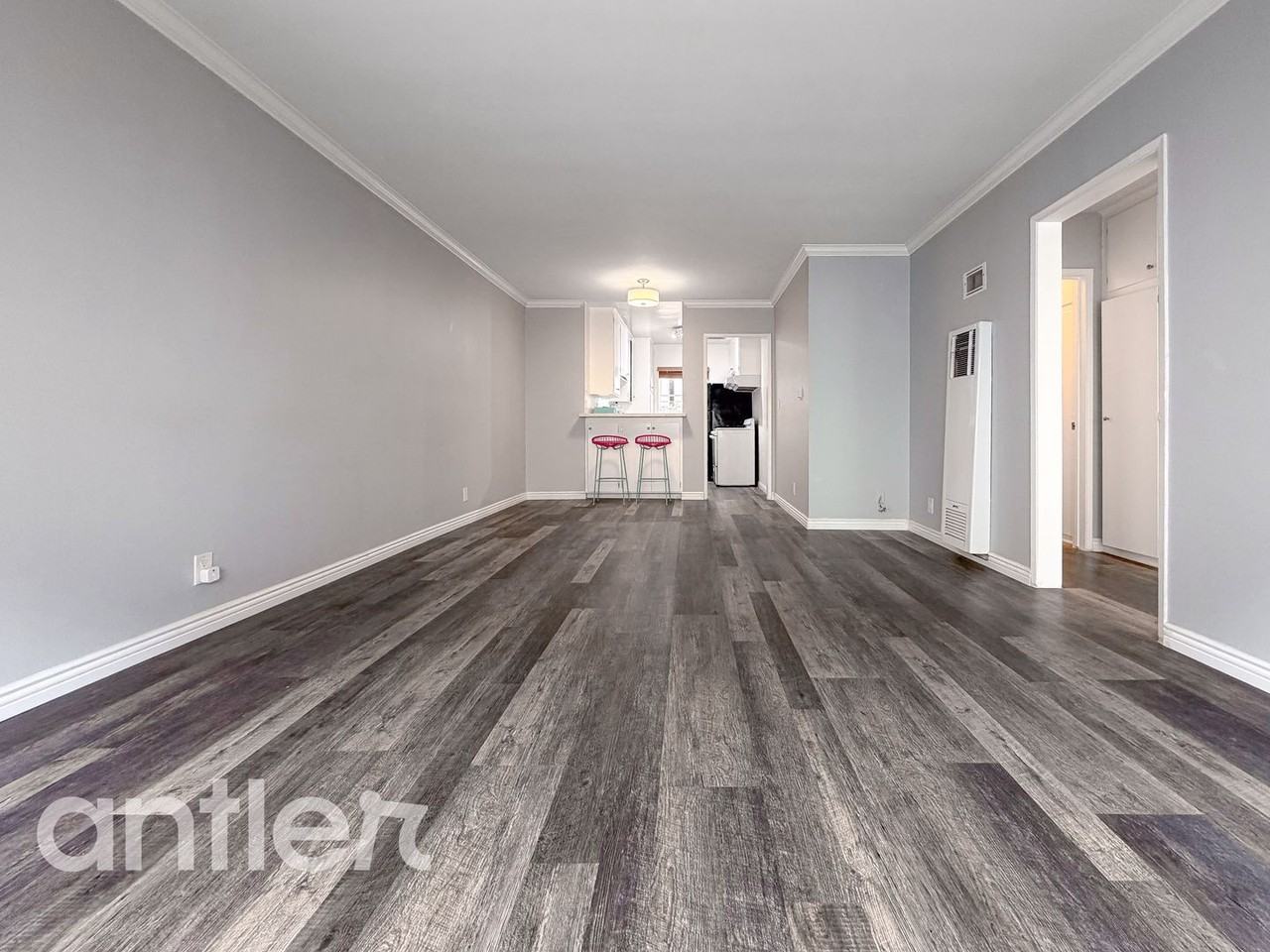 Dickens - Photo 2 of 50