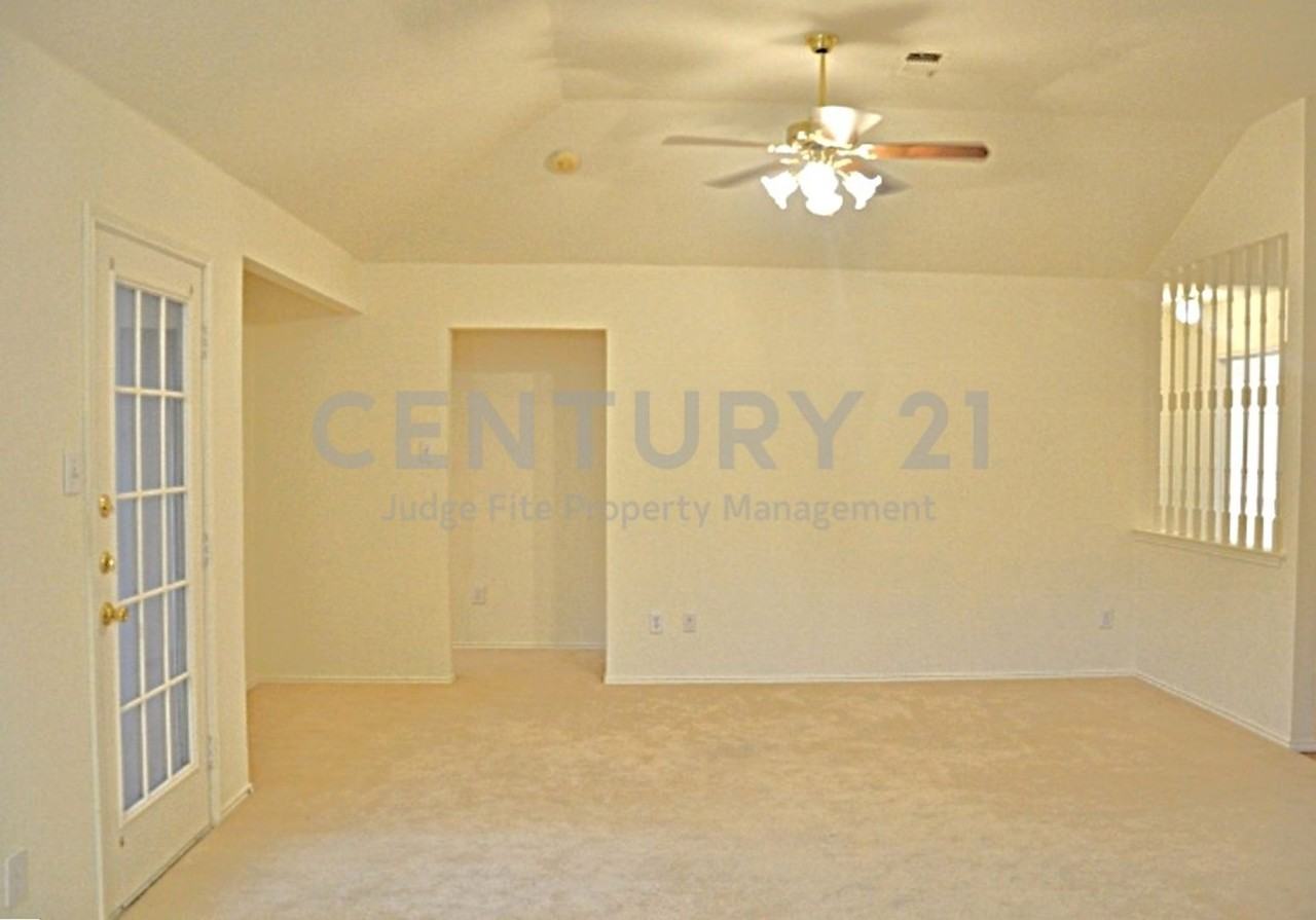 2305 Brookview Dr - Photo 2 of 11