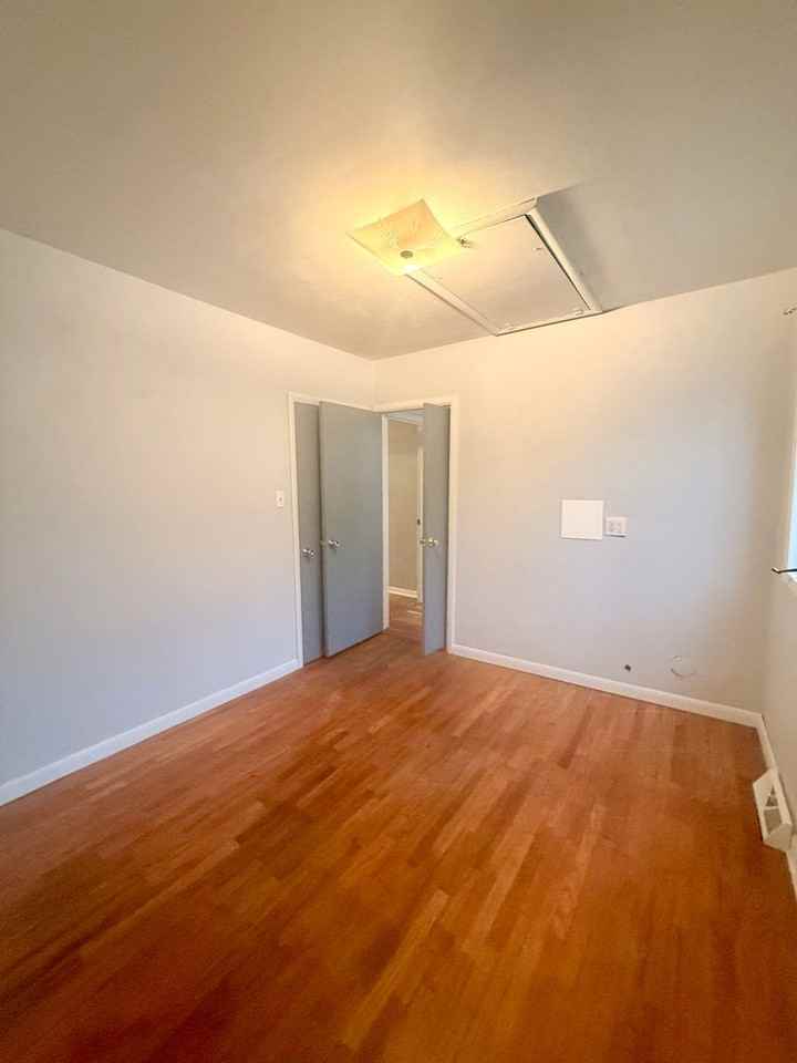 240 Grand Avenue - Photo 4 of 11