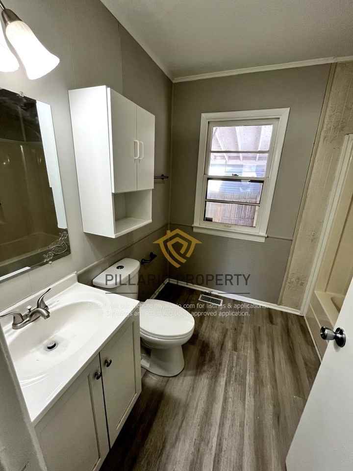 1734 N Riley Ave - Photo 5 of 9