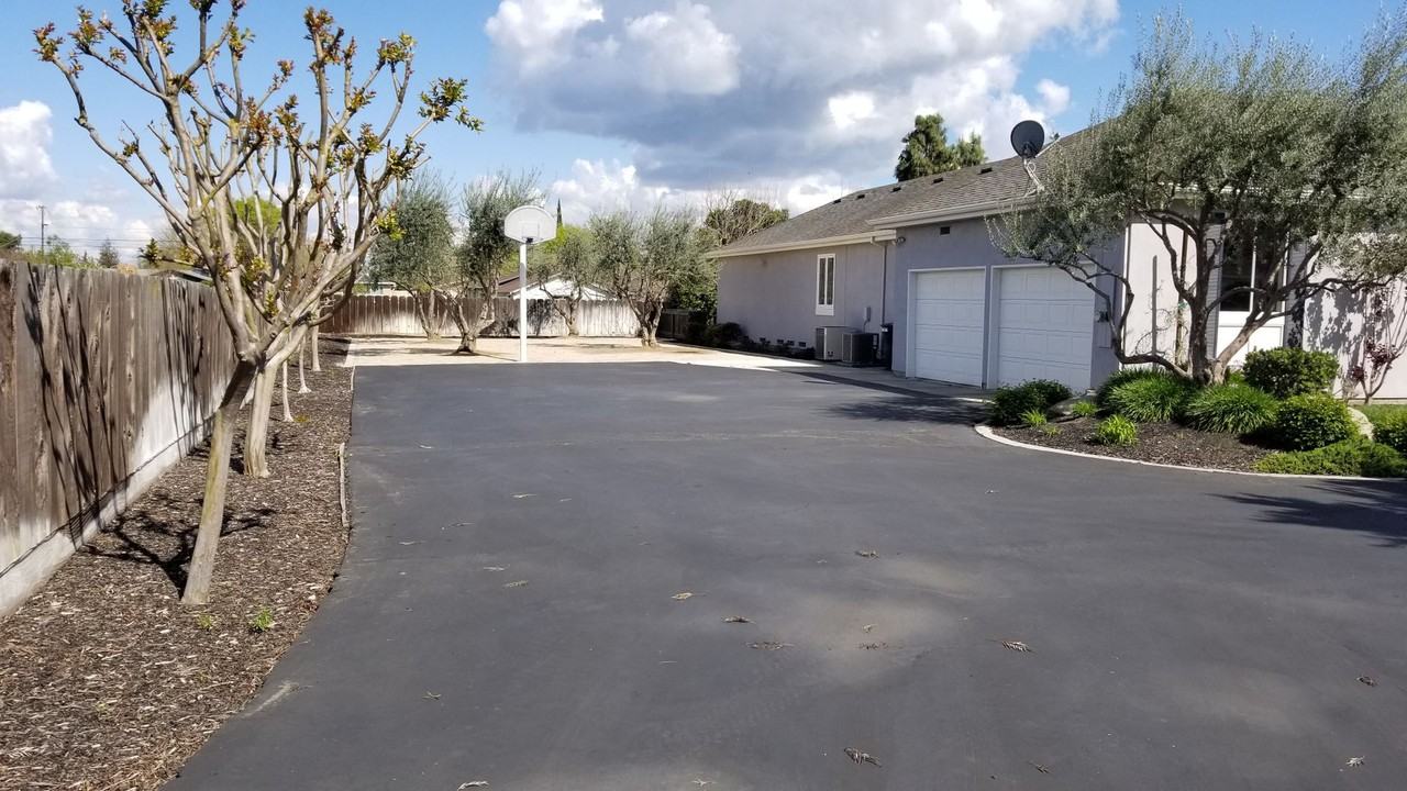 762 R Street - Photo 5 of 50