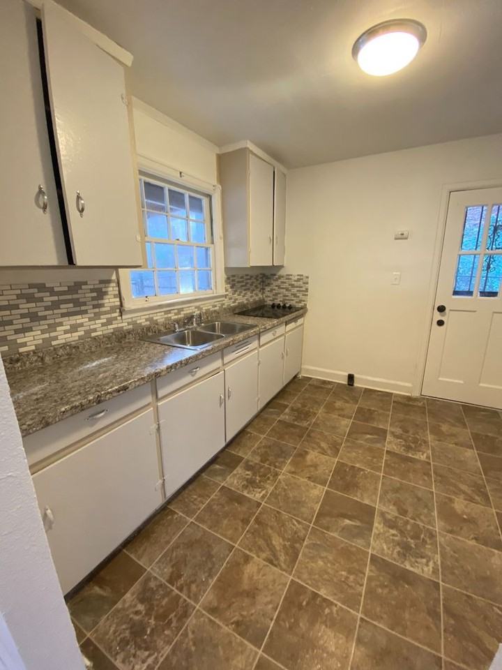 2109 Thomas Avenue - Photo 4 of 9