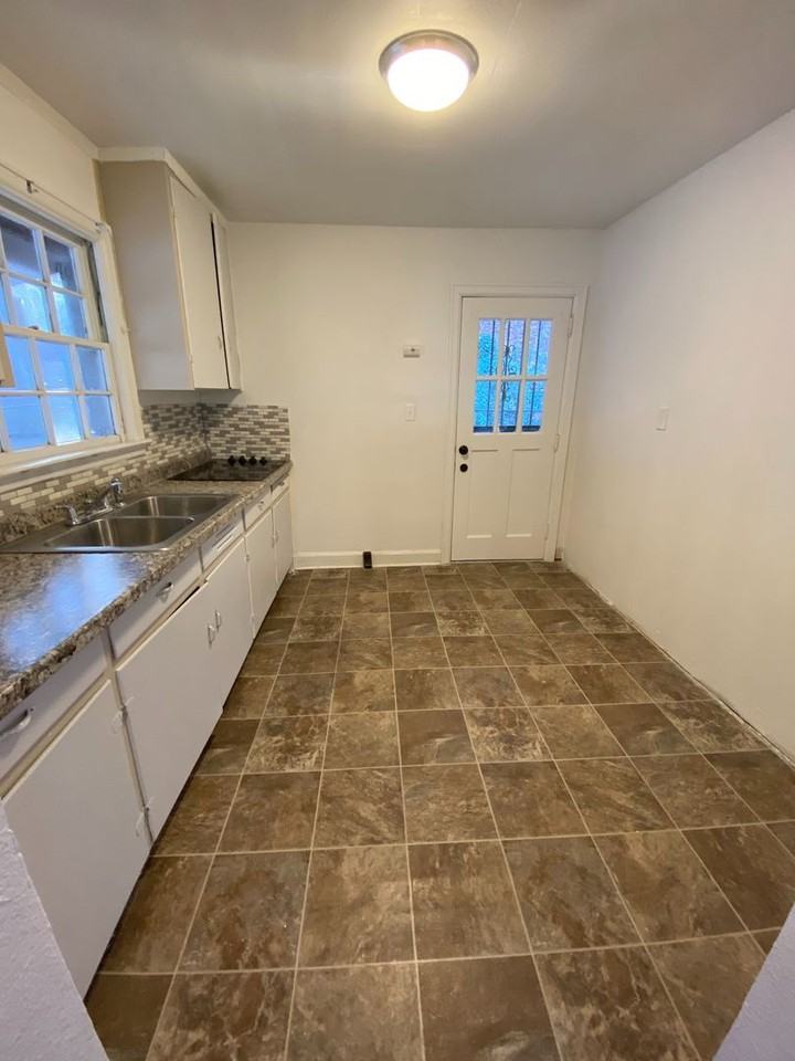 2109 Thomas Avenue - Photo 5 of 9