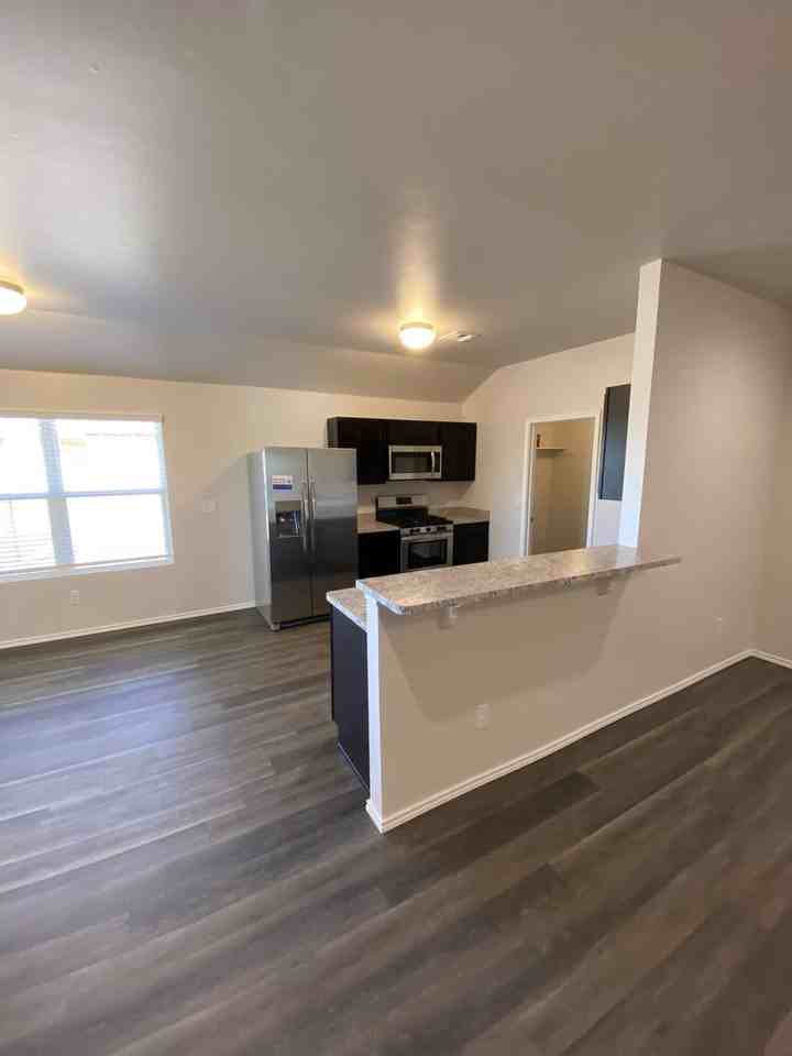 11708 Nw 96th St - Photo 6 of 21