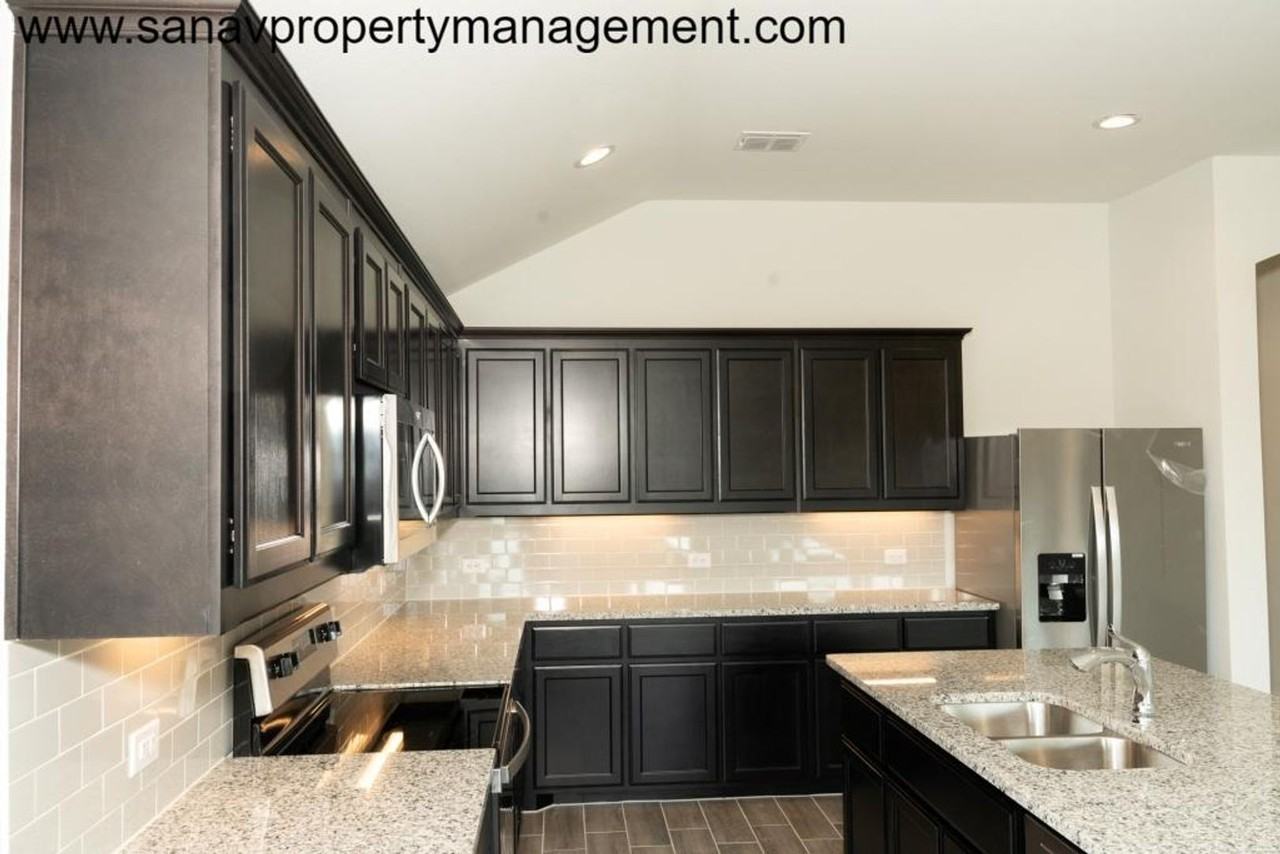 913 King St - Photo 3 of 14