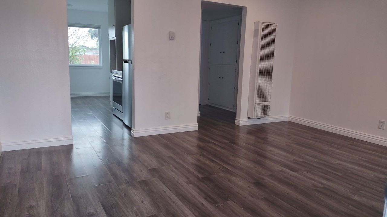 5800 48th Ave - Photo 2 of 16