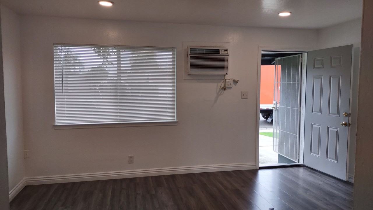 5800 48th Ave - Photo 3 of 16