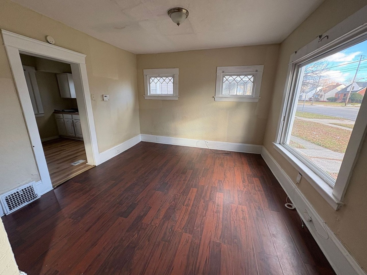 14809 Harvard Ave - Photo 3 of 5