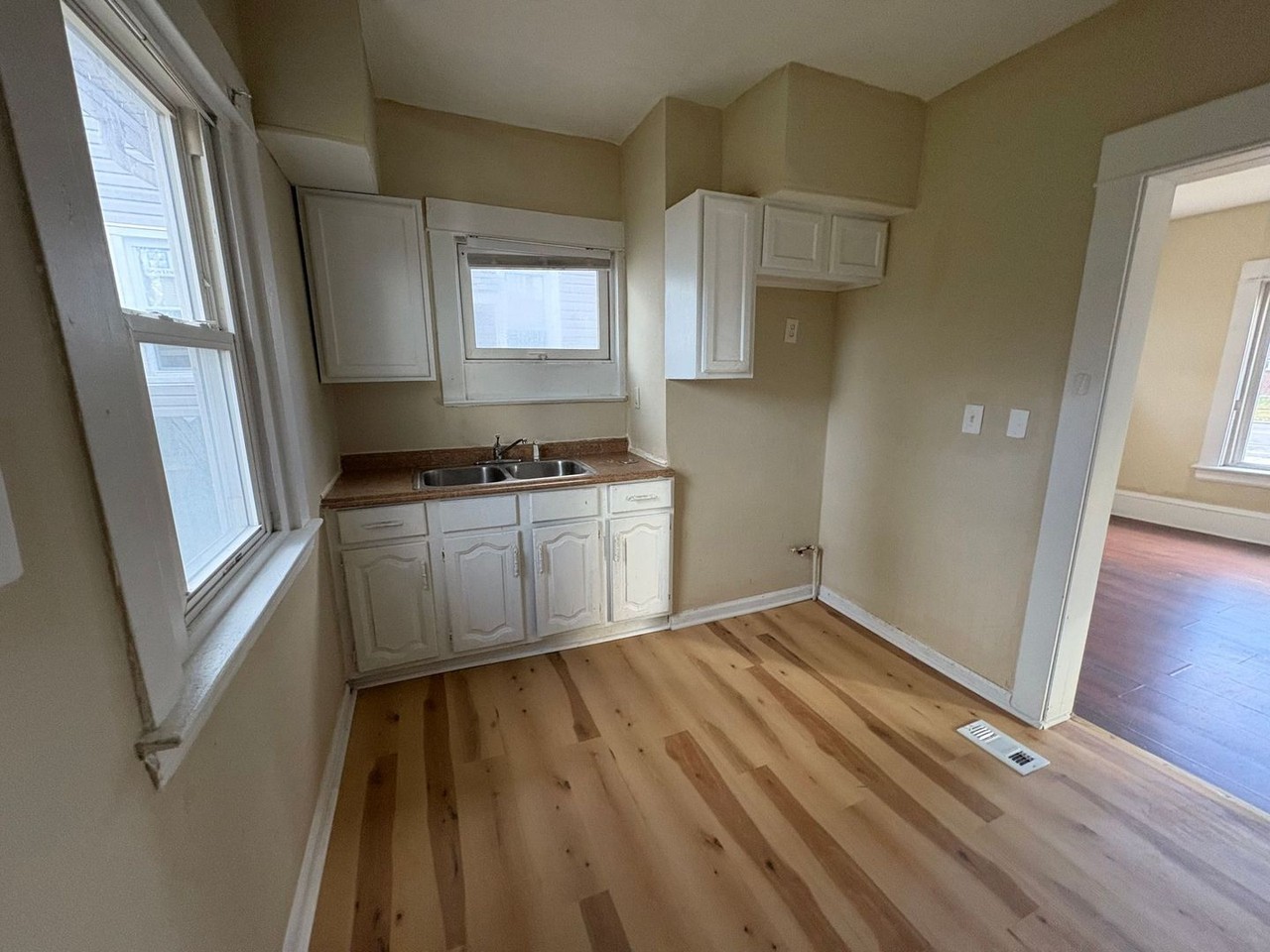 14809 Harvard Ave - Photo 4 of 5