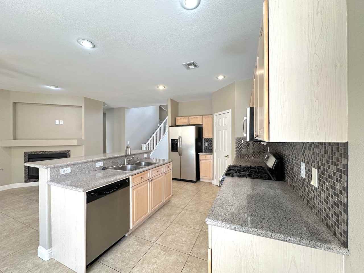 241 Rusty Plank Avenue - Photo 5 of 21