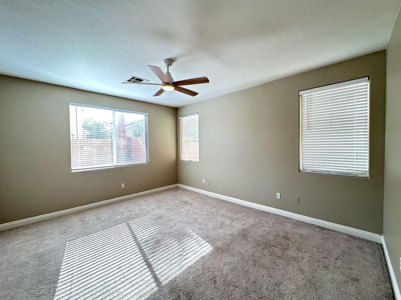 241 Rusty Plank Avenue - Photo 6 of 21